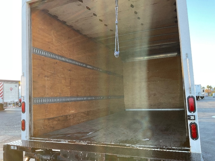 Used 2017 Hino 155 - photo 12