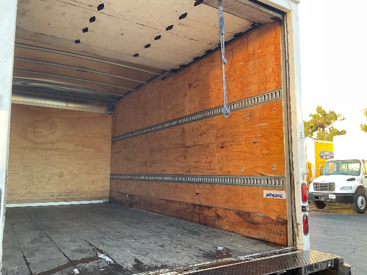 Used 2017 Hino 155 - photo 13