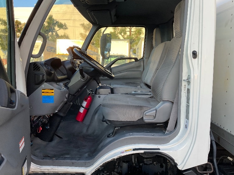 Used 2017 Hino 155 - photo 18