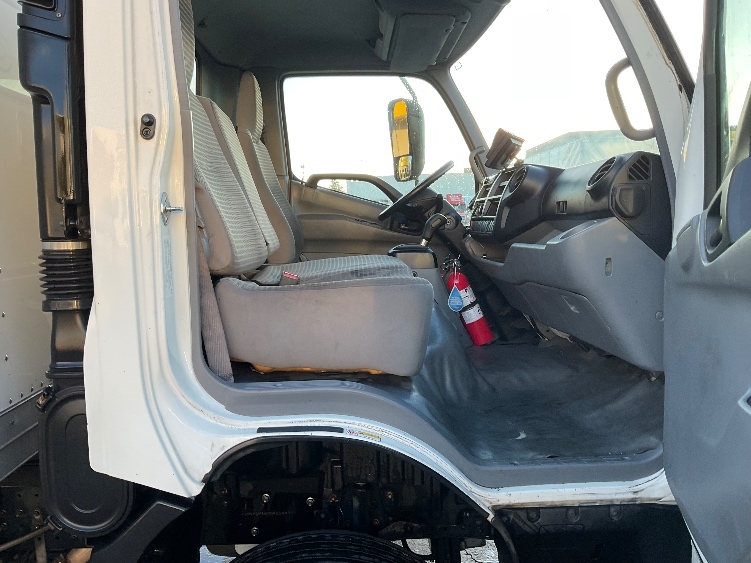 Used 2017 Hino 155 - photo 23