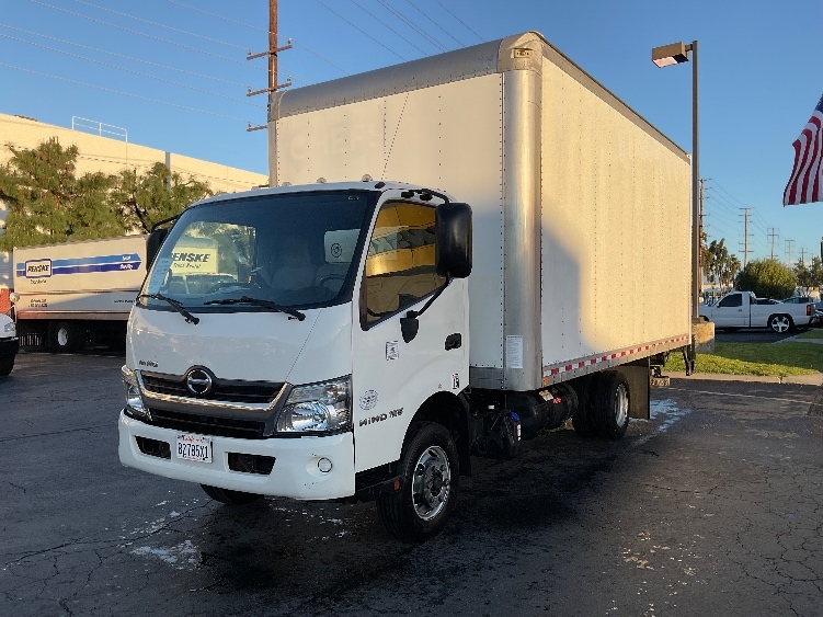 Used 2017 Hino 155 - photo 5