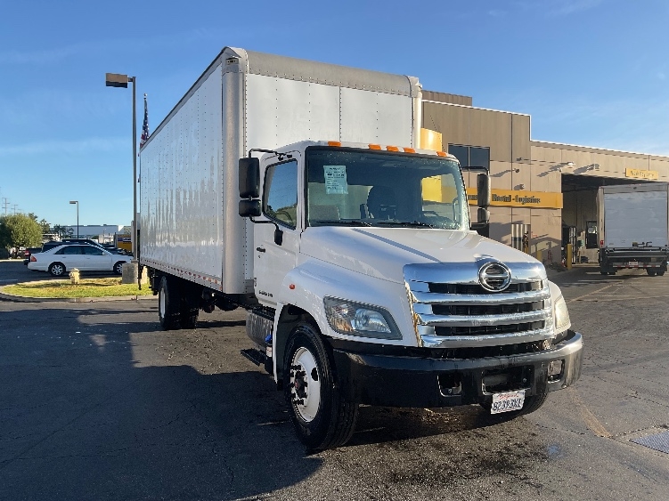 Used 2017 Hino 268A - photo 1