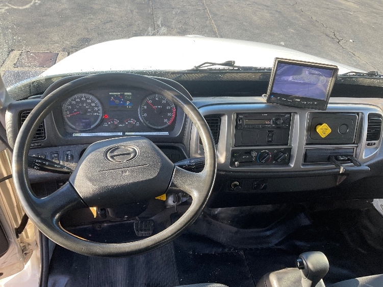 Used 2017 Hino 268A - photo 20