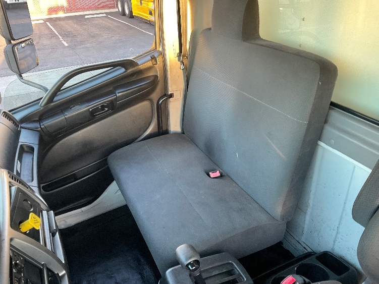 Used 2017 Hino 268A - photo 21