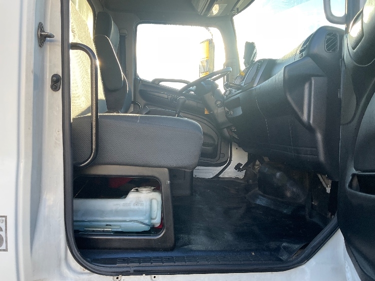Used 2017 Hino 268A - photo 24