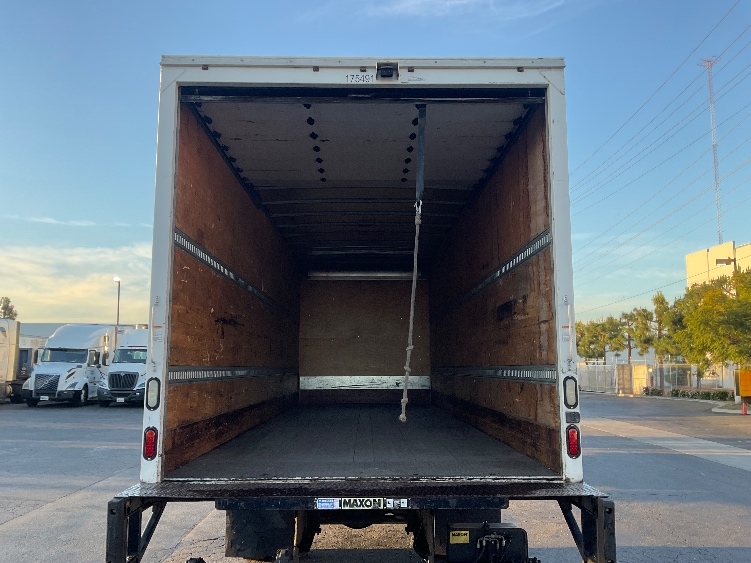 Used 2017 Hino 268A - photo 10