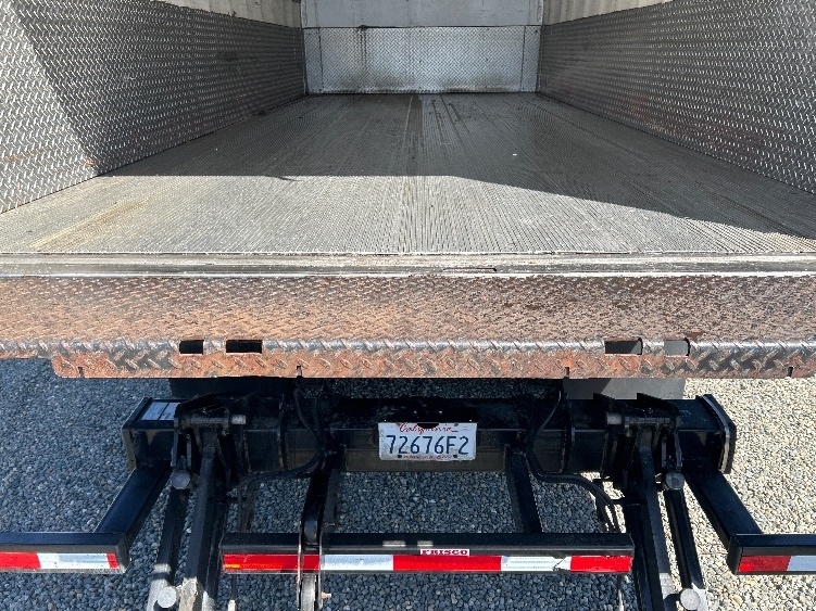 Used 2018 Freightliner M2 - photo 12