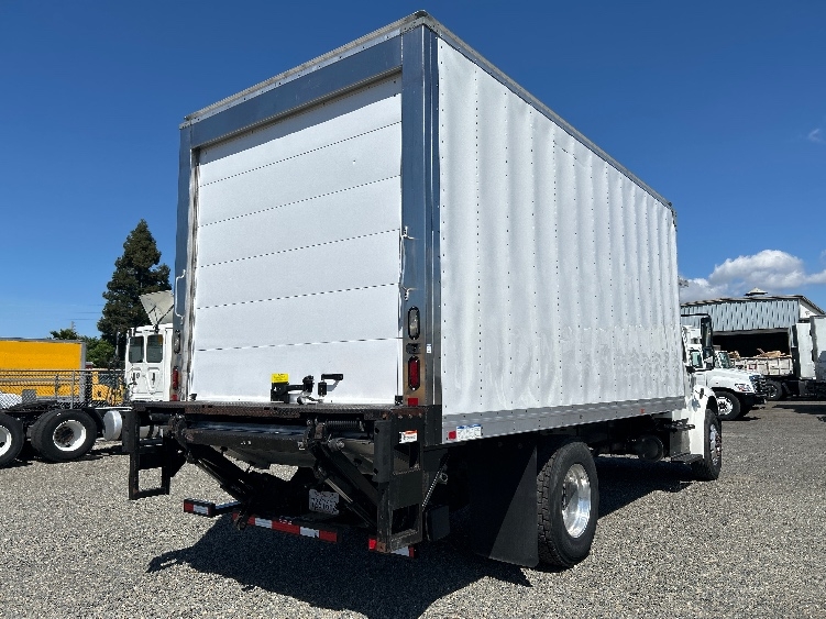 Used 2018 Freightliner M2 - photo 15