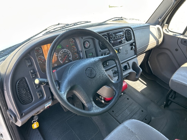Used 2018 Freightliner M2 - photo 19