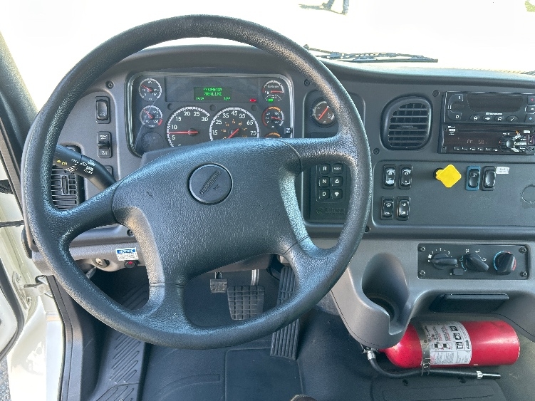 Used 2018 Freightliner M2 - photo 20
