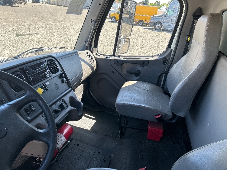 Used 2018 Freightliner M2 - photo 21