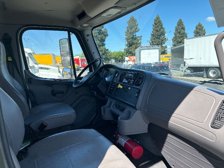 Used 2018 Freightliner M2 - photo 24