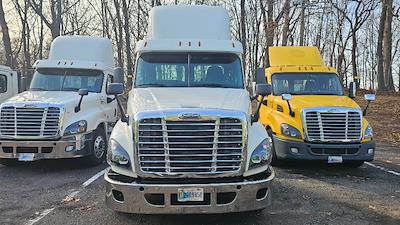 Used 2018 Freightliner Cascadia Detroit DD13 Semi Truck for sale #176069 - photo 2