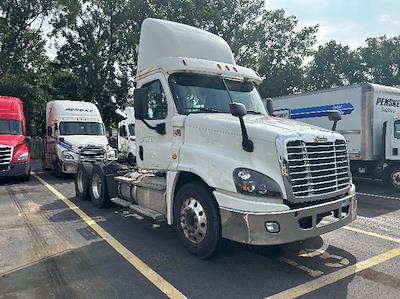 Used 2018 Freightliner Cascadia Detroit DD13 Semi Truck for sale #176636 - photo 1
