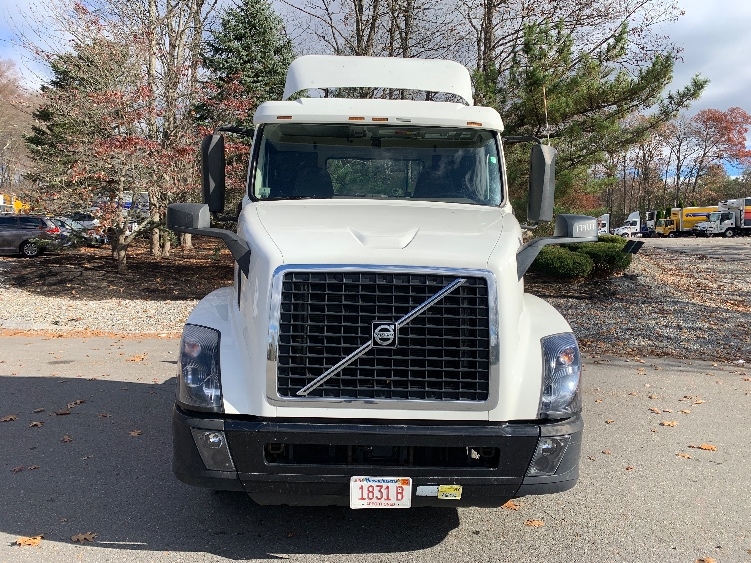Used 2018 Volvo VNL - photo 2