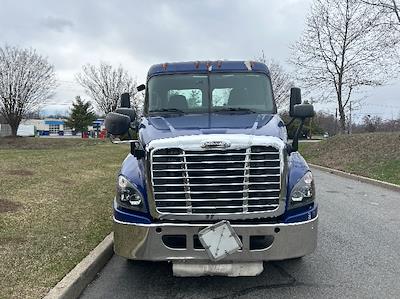 Used 2018 Freightliner Cascadia Detroit DD13 Semi Truck for sale #179990 - photo 2