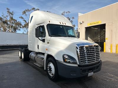 Used 2018 Freightliner Cascadia Cummins X15 Semi Truck with Sleeper Cab for sale #180157 - photo 1