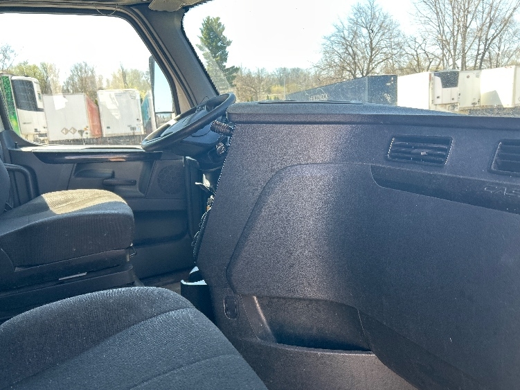 Used 2023 Freightliner Cascadia - photo 17