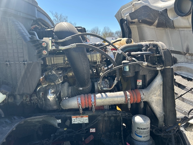 Used 2023 Freightliner Cascadia - photo 22