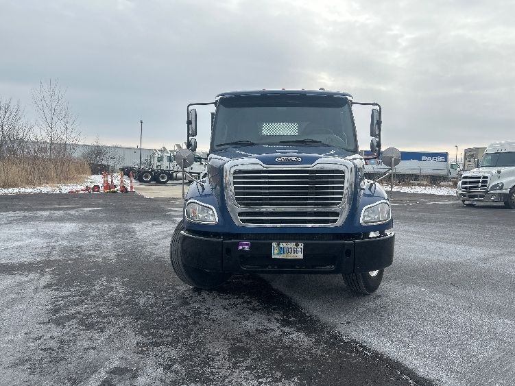 Used 2018 Freightliner M2 112 - photo 2