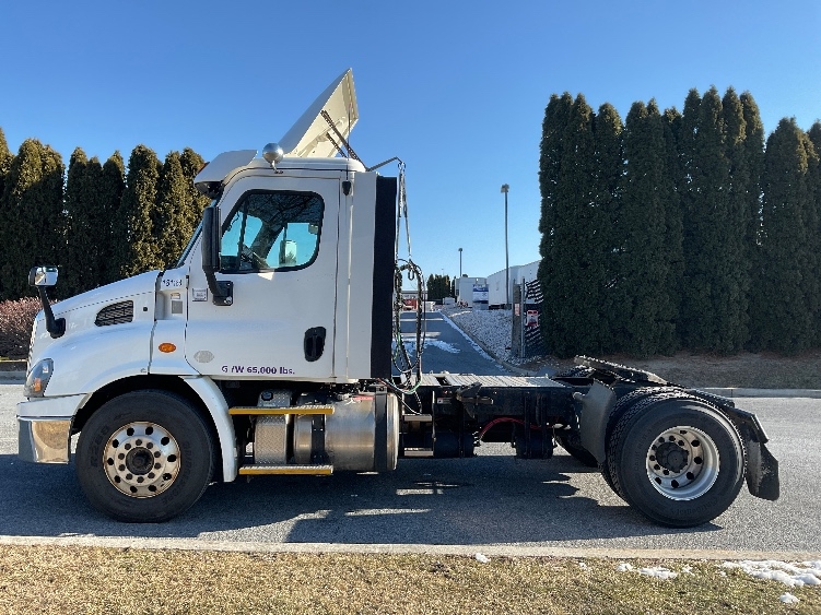 Used 2017 Freightliner Cascadia - photo 6