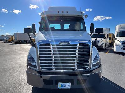 Used 2018 Freightliner Cascadia Detroit DD13 Semi Truck for sale #181204 - photo 2