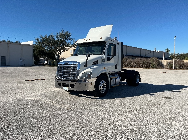 Used 2017 Freightliner Cascadia - photo 5