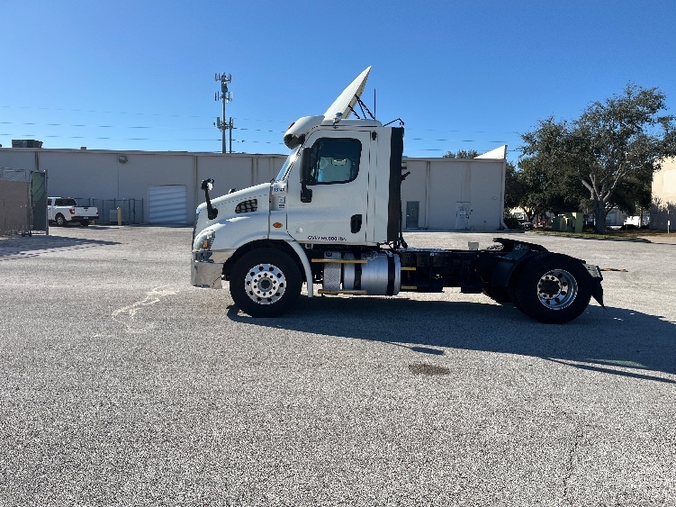 Used 2017 Freightliner Cascadia - photo 6