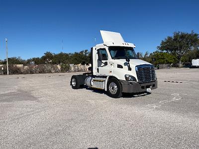 Used 2017 Freightliner Cascadia - photo 1