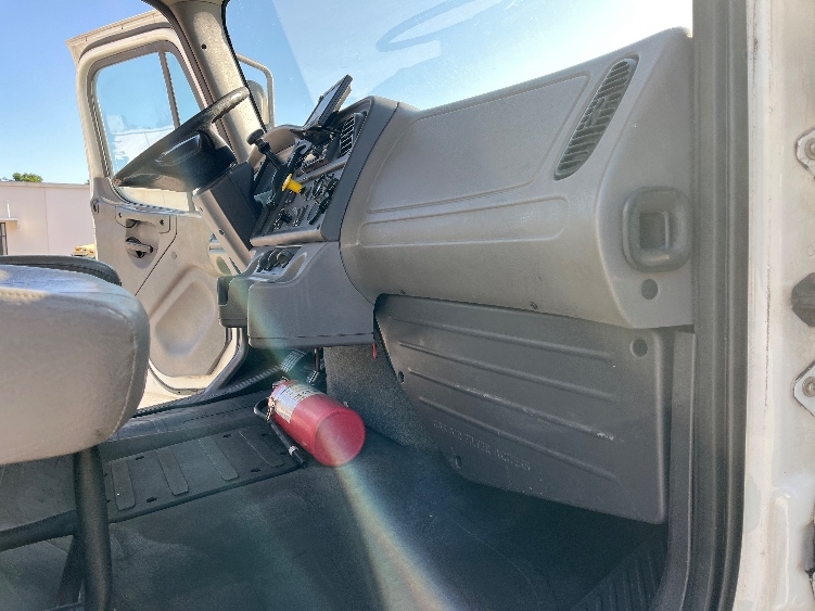 Used 2018 Freightliner M2 106 - photo 22