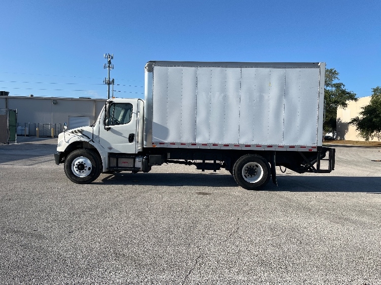 Used 2018 Freightliner M2 106 - photo 6