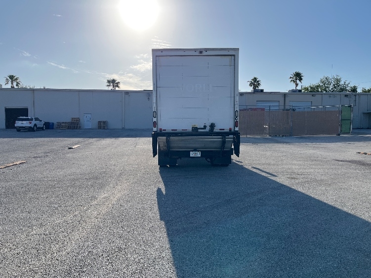 Used 2018 Freightliner M2 106 - photo 9