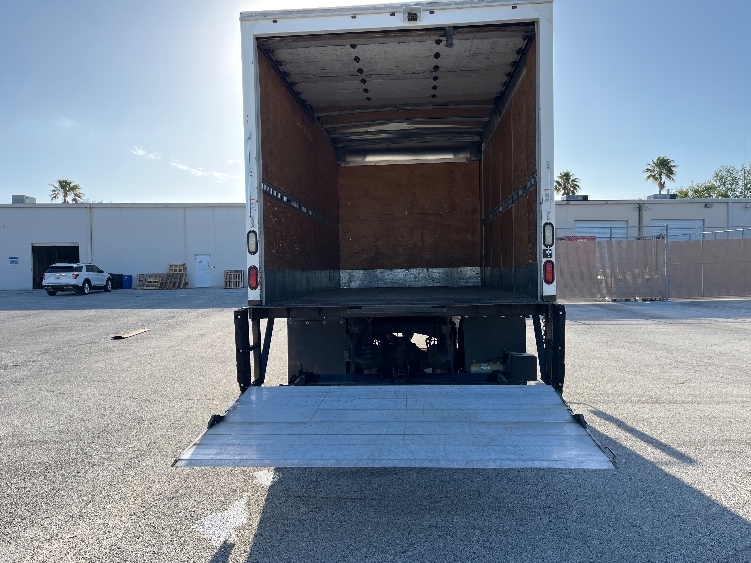 Used 2018 Freightliner M2 106 - photo 11