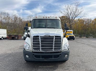 Used 2018 Freightliner Cascadia Detroit DD15AT Semi Truck for sale #184959 - photo 2
