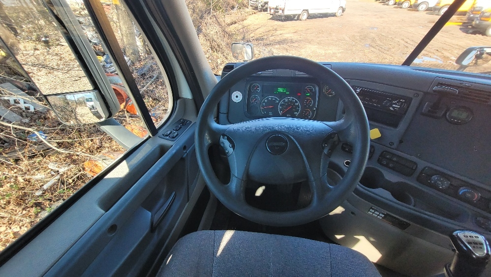 Used 2017 Freightliner Cascadia - photo 12