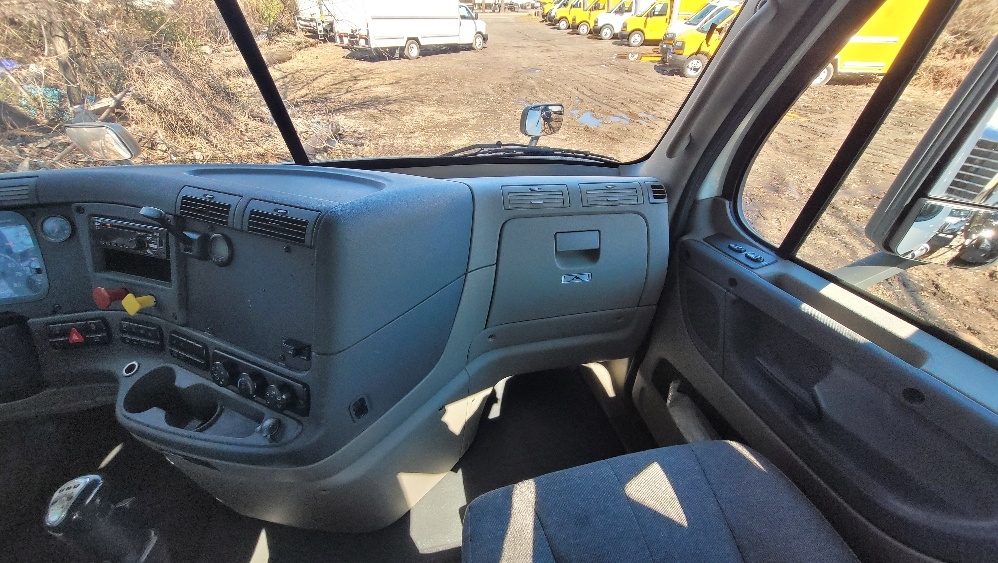 Used 2017 Freightliner Cascadia - photo 14