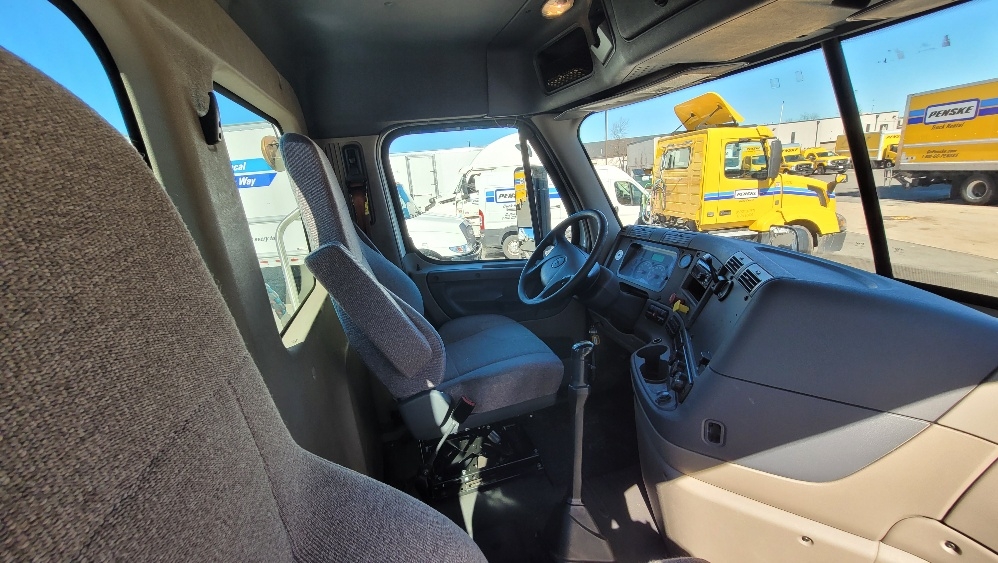 Used 2017 Freightliner Cascadia - photo 15