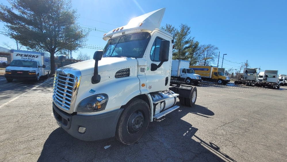 Used 2017 Freightliner Cascadia - photo 5