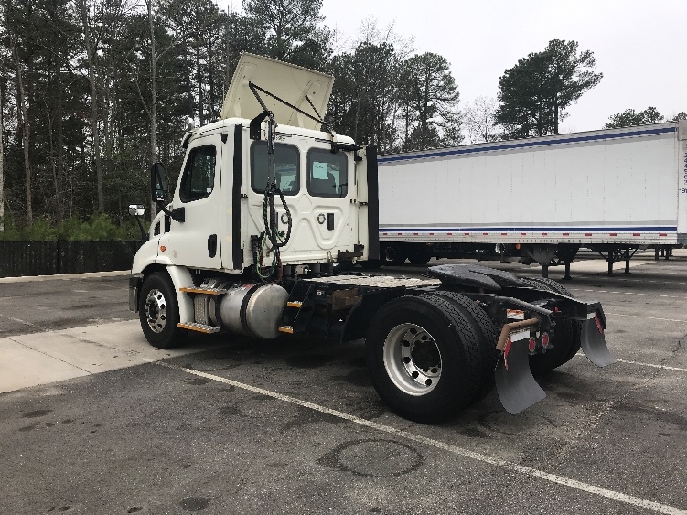 Used 2017 Freightliner Cascadia - photo 7