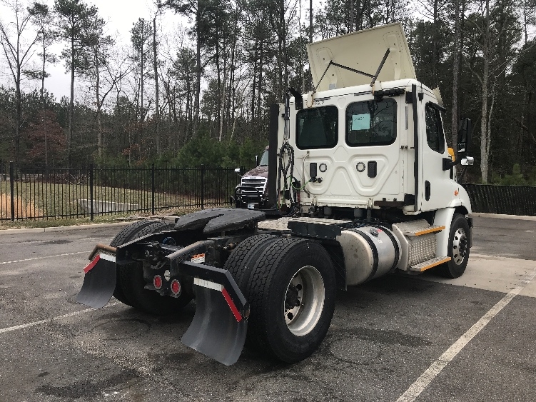 Used 2017 Freightliner Cascadia - photo 9