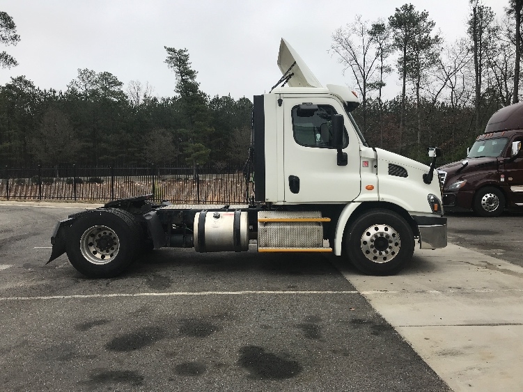 Used 2017 Freightliner Cascadia - photo 10
