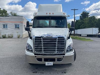 Used 2017 Freightliner Cascadia Detroit DD13 Semi Truck for sale #187093 - photo 2