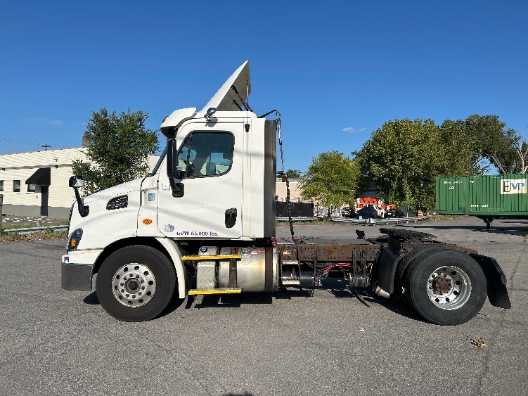 Used 2017 Freightliner Cascadia - photo 6