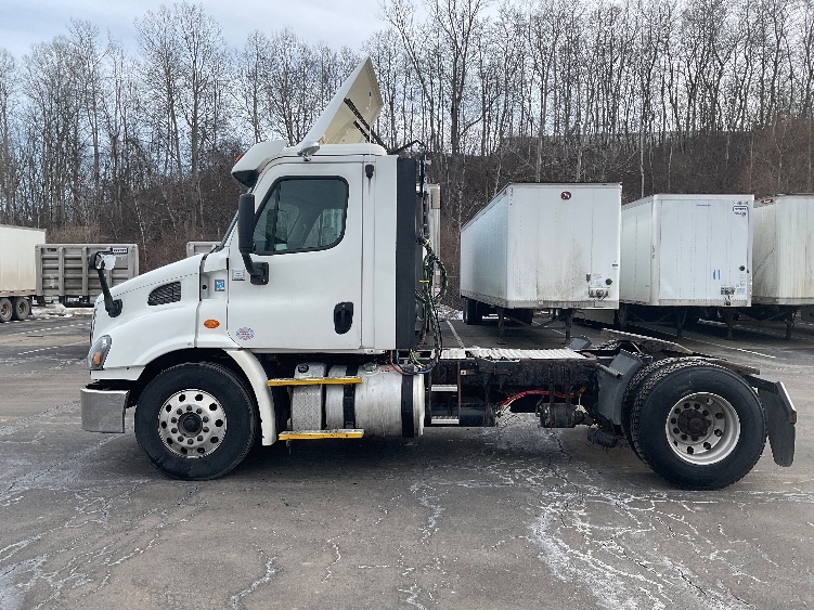 Used 2017 Freightliner Cascadia - photo 6