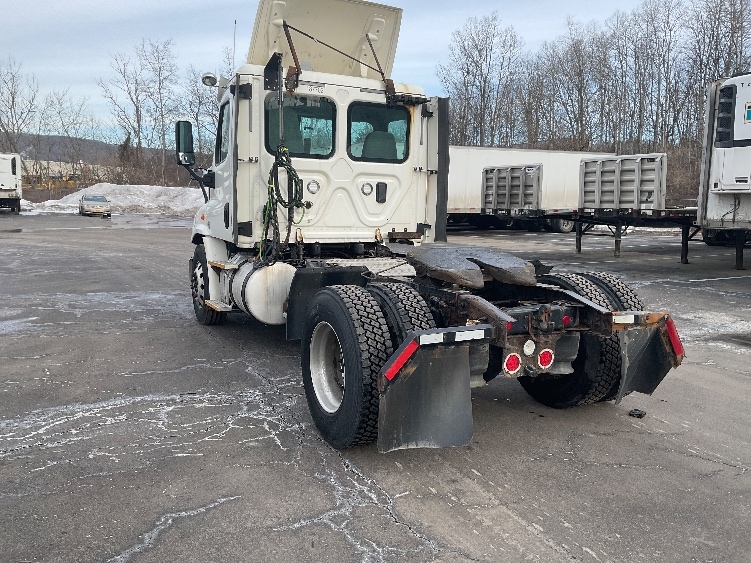 Used 2017 Freightliner Cascadia - photo 7