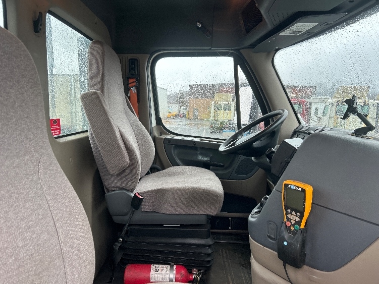 Used 2017 Freightliner Cascadia - photo 16