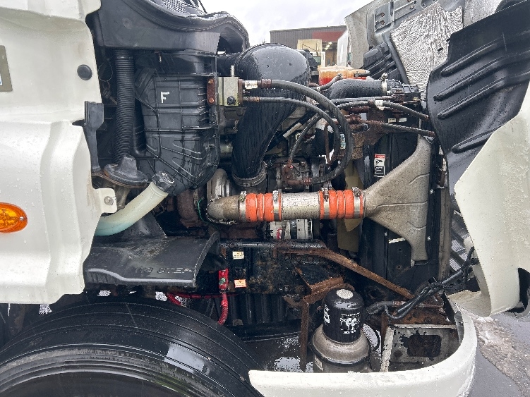 Used 2017 Freightliner Cascadia - photo 17