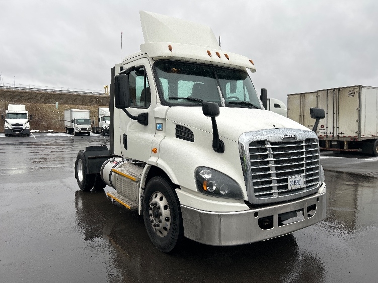 Used 2017 Freightliner Cascadia - photo 20