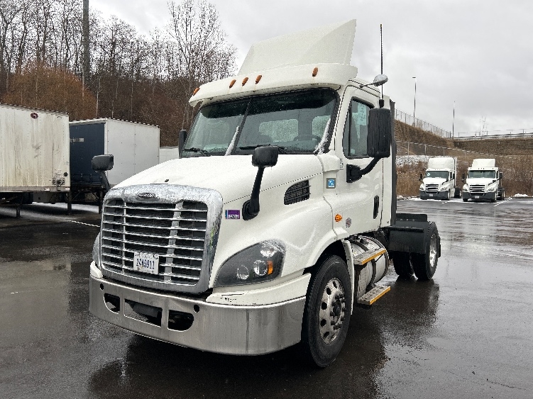 Used 2017 Freightliner Cascadia - photo 5
