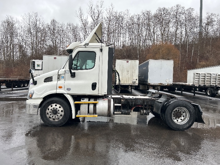 Used 2017 Freightliner Cascadia - photo 6